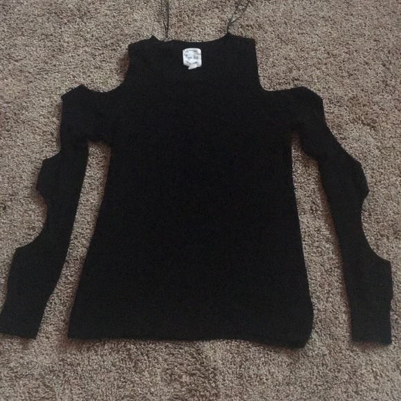 Cold shoulder sweater. - Picture 1 of 1